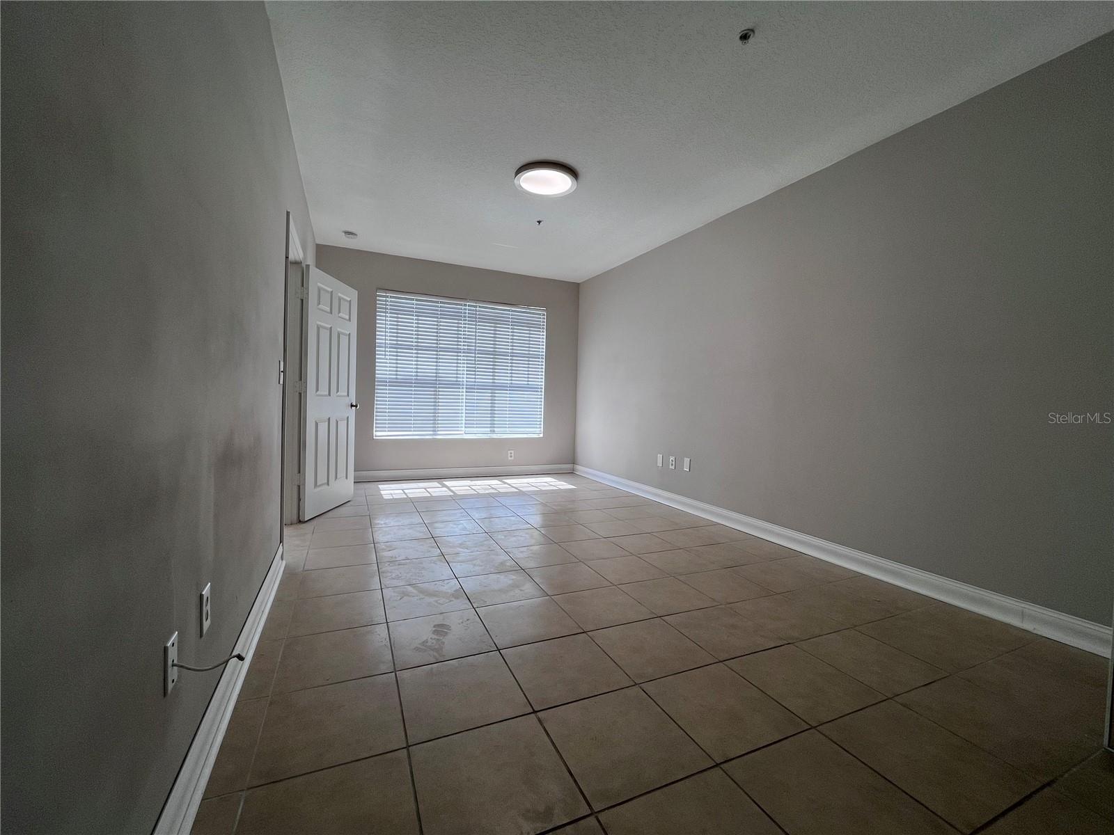 Image 5 of 8 For 5578 Metrowest Boulevard 105