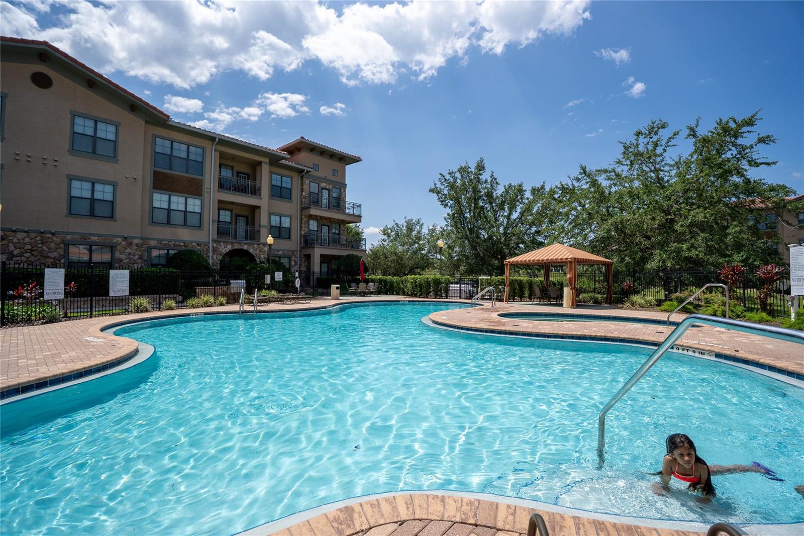 Image 20 of 34 For 903 Charo Parkway 831
