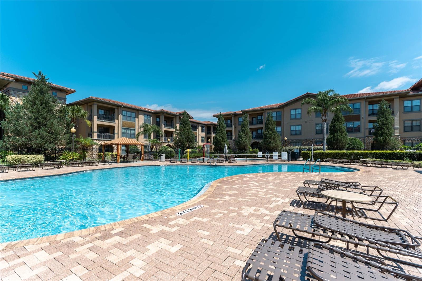 Image 24 of 34 For 903 Charo Parkway 831