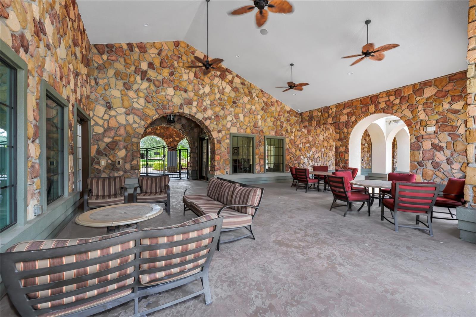 Image 36 of 48 For 903 Charo Parkway 831