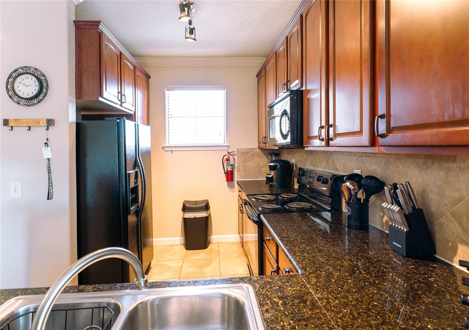 Image 4 of 34 For 903 Charo Parkway 831