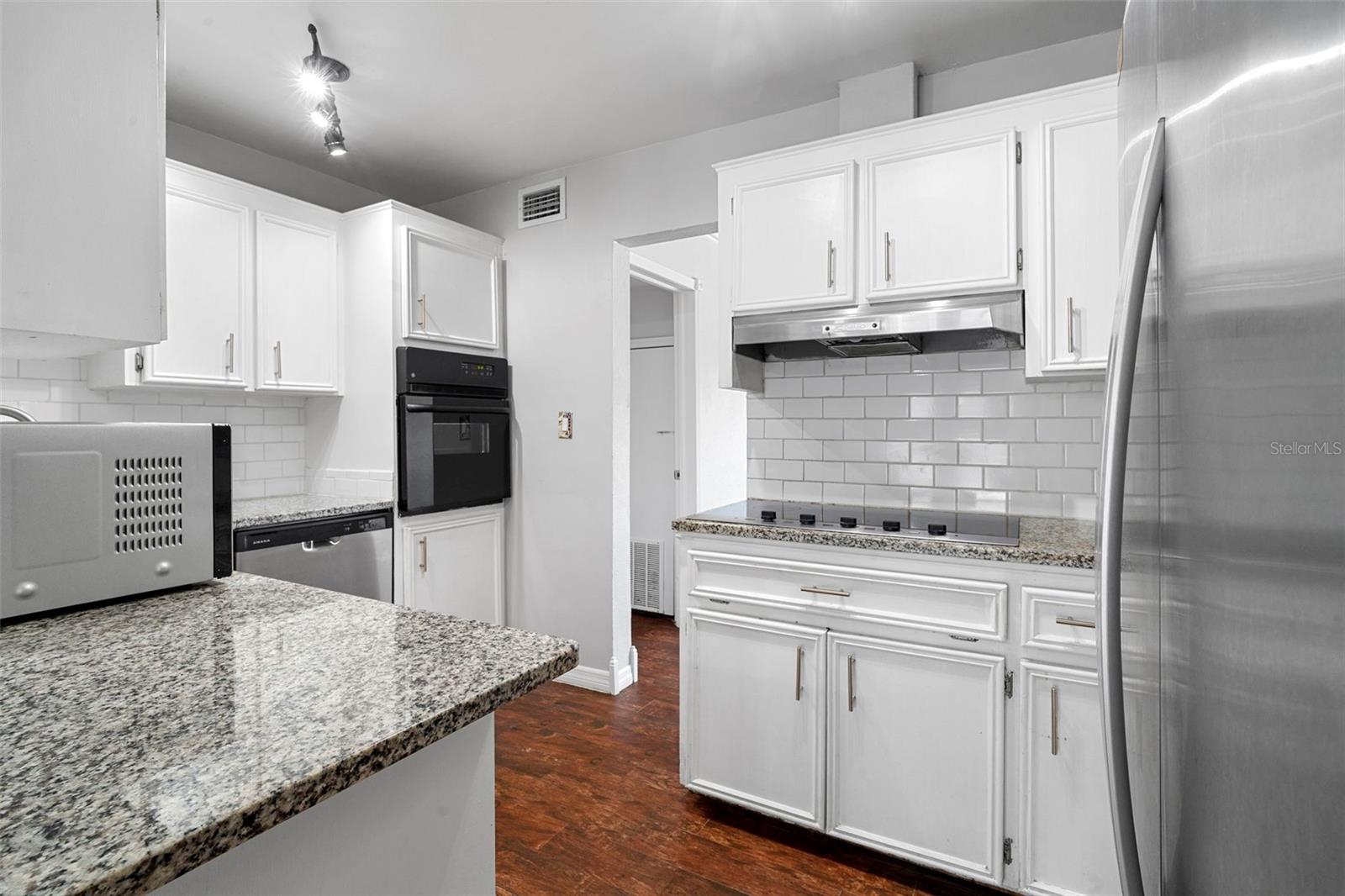 Image 19 of 49 For 6322 Appian Way