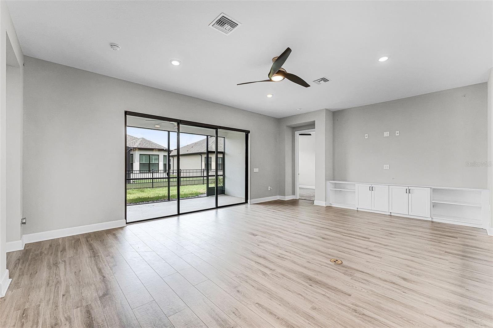 Image 18 of 76 For 937 Walnut Creek Lane