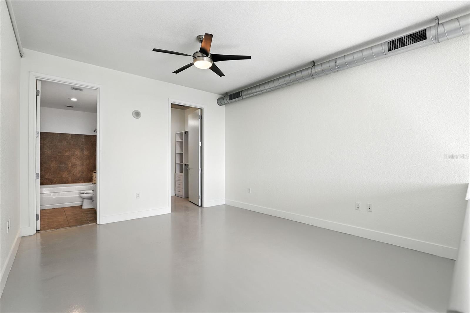 Image 15 of 33 For 150 Robinson Street 2a