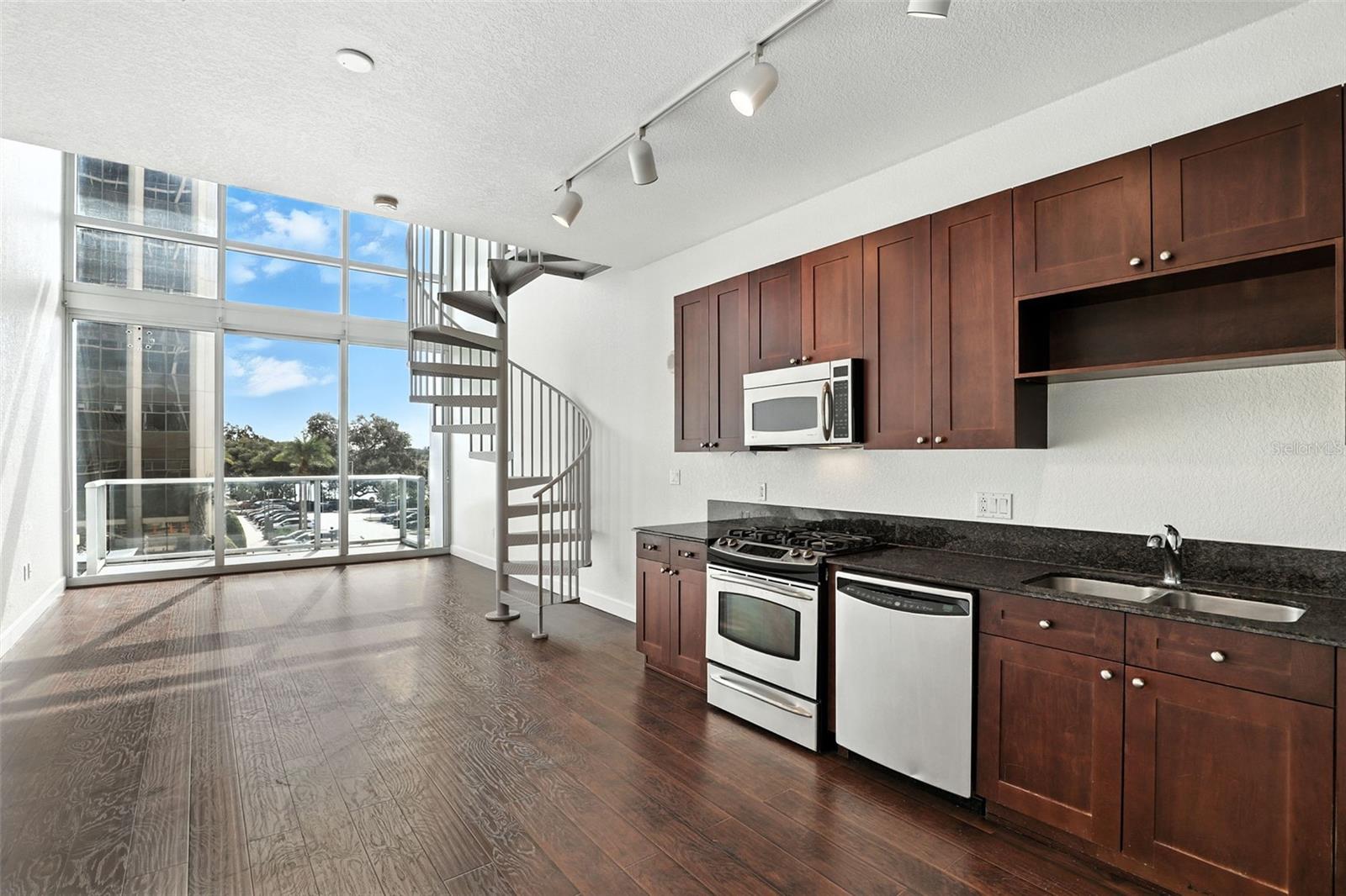 Image 6 of 33 For 150 Robinson Street 2a