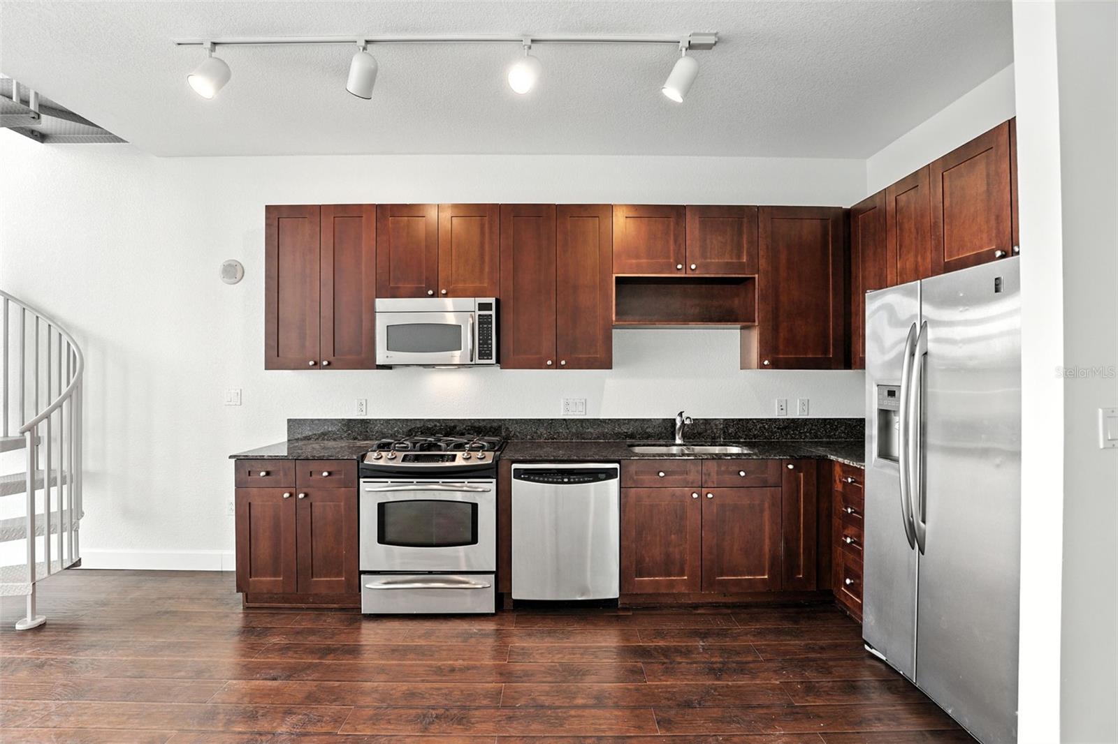 Image 7 of 33 For 150 Robinson Street 2a
