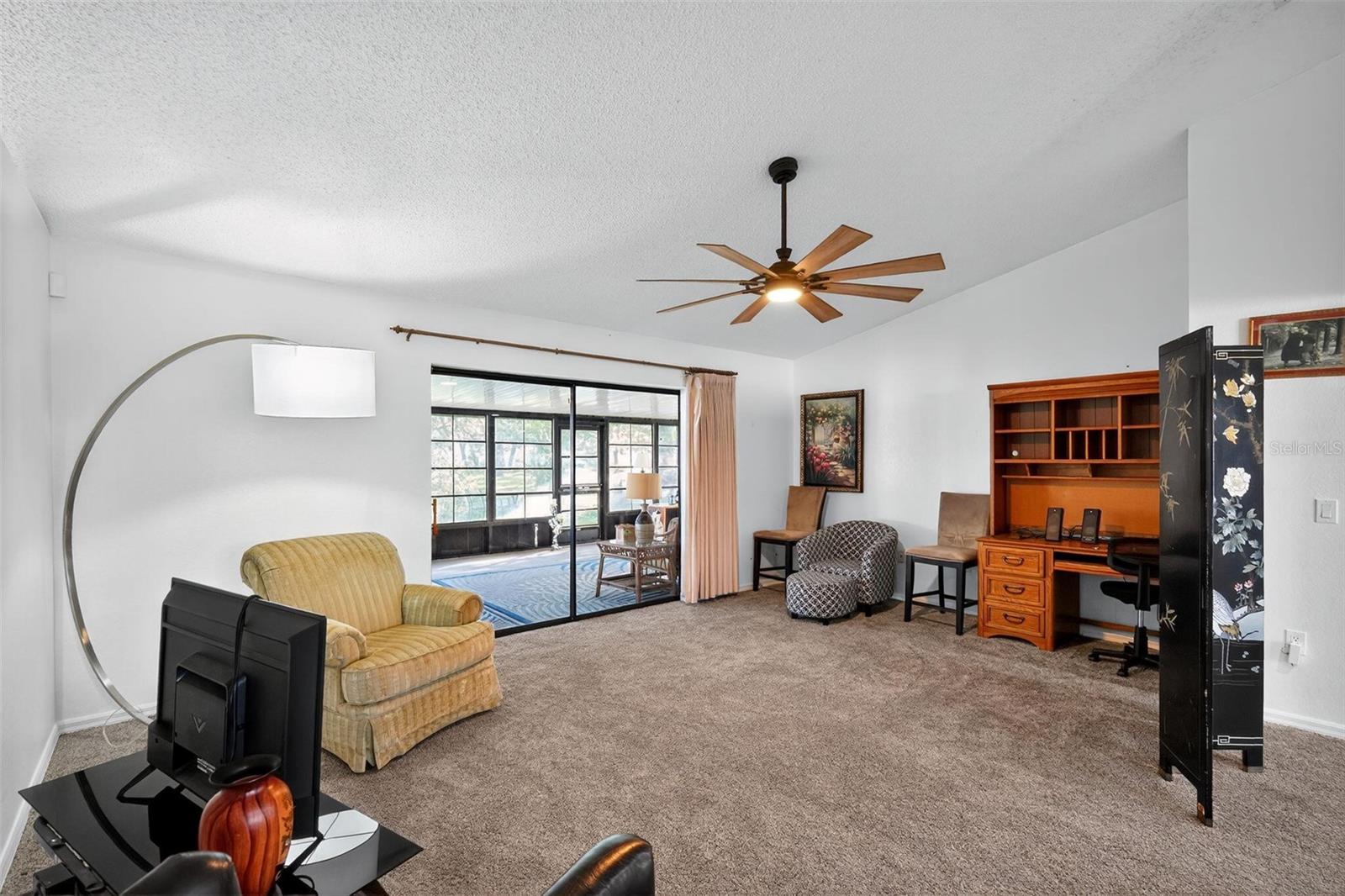 Listing photo id 8 for 7822 Holiday Drive