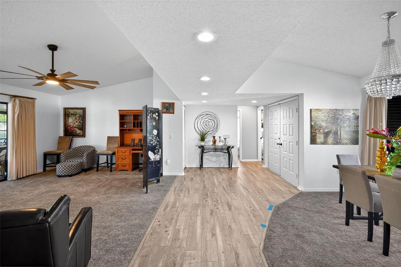 Listing photo id 10 for 7822 Holiday Drive