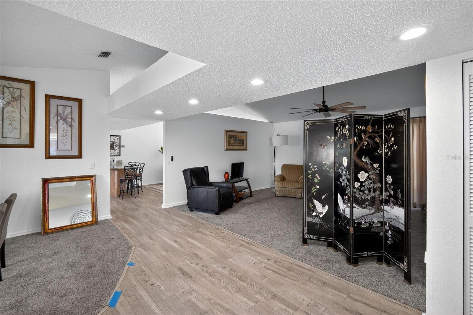 Listing photo id 11 for 7822 Holiday Drive