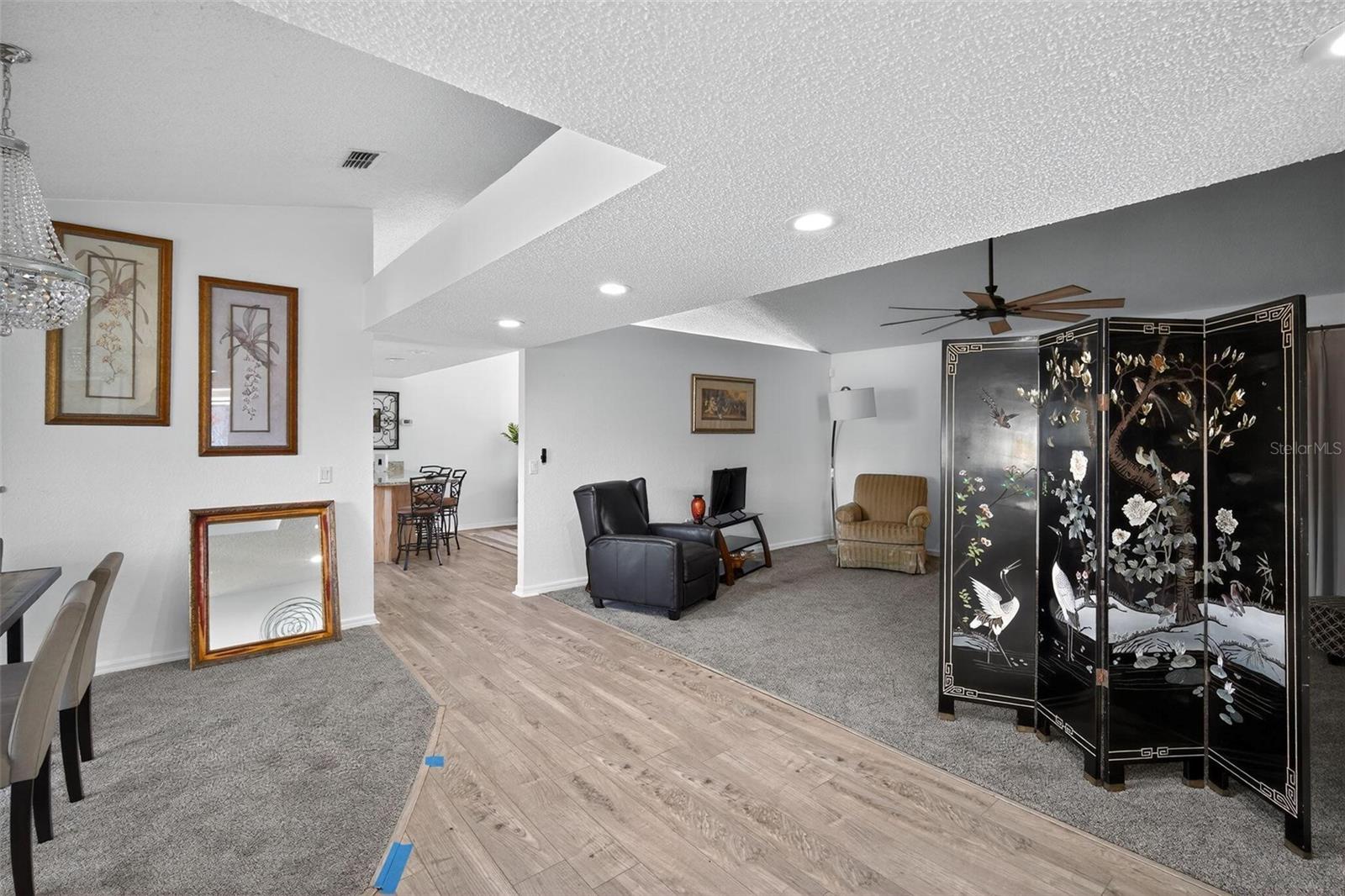 Listing photo id 12 for 7822 Holiday Drive