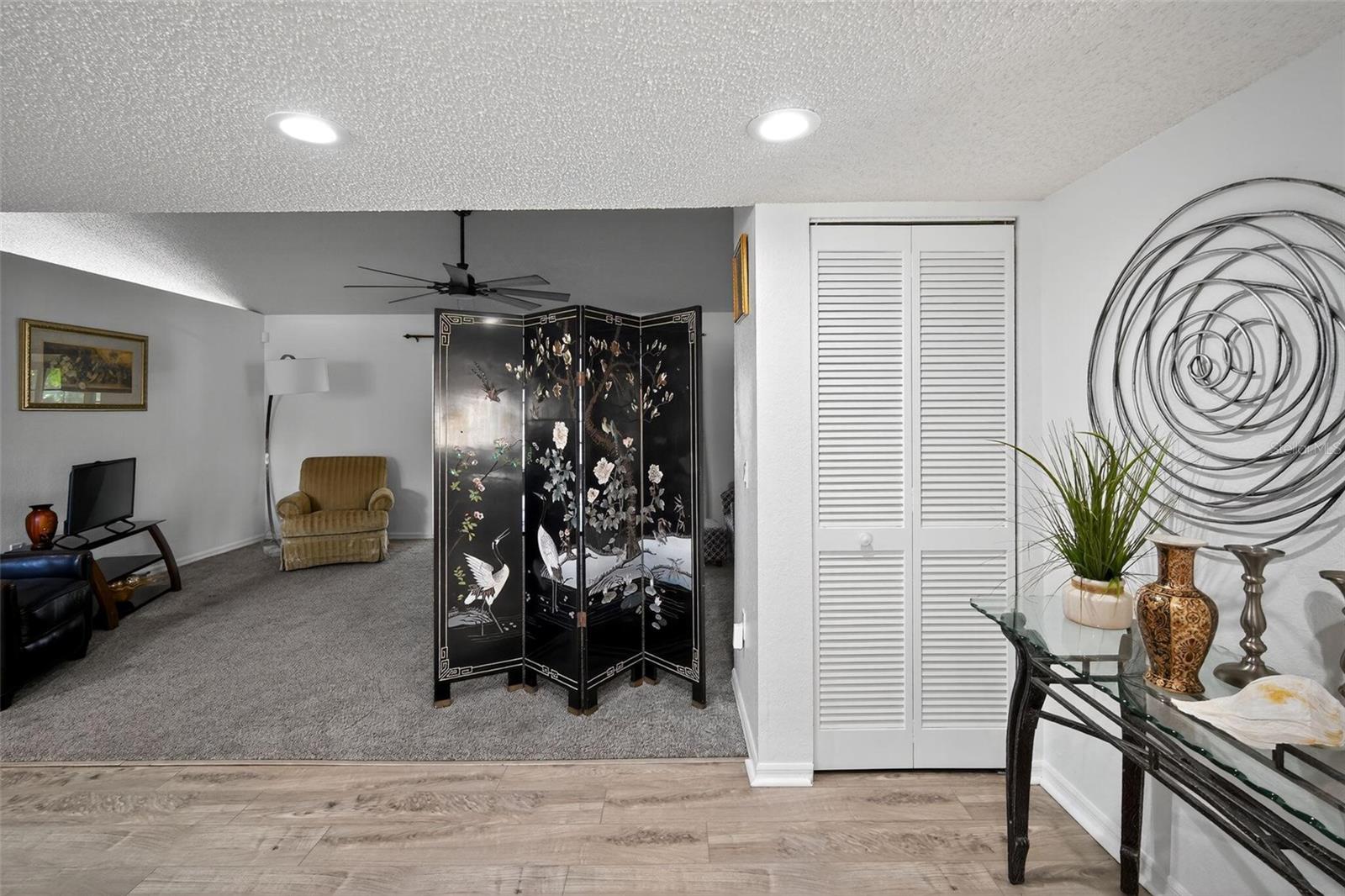 Listing photo id 13 for 7822 Holiday Drive