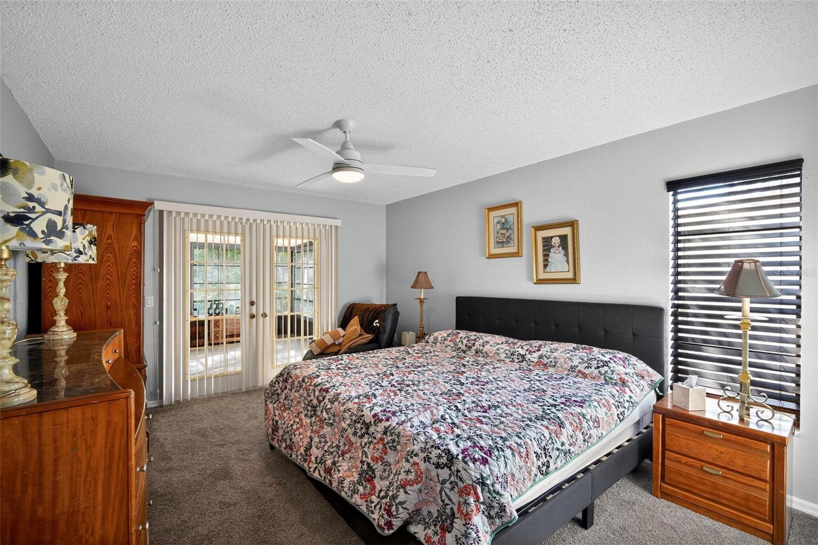 Listing photo id 17 for 7822 Holiday Drive