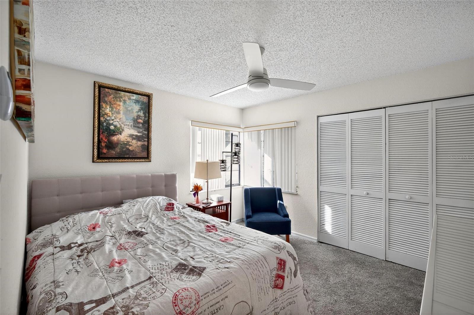 Listing photo id 18 for 7822 Holiday Drive