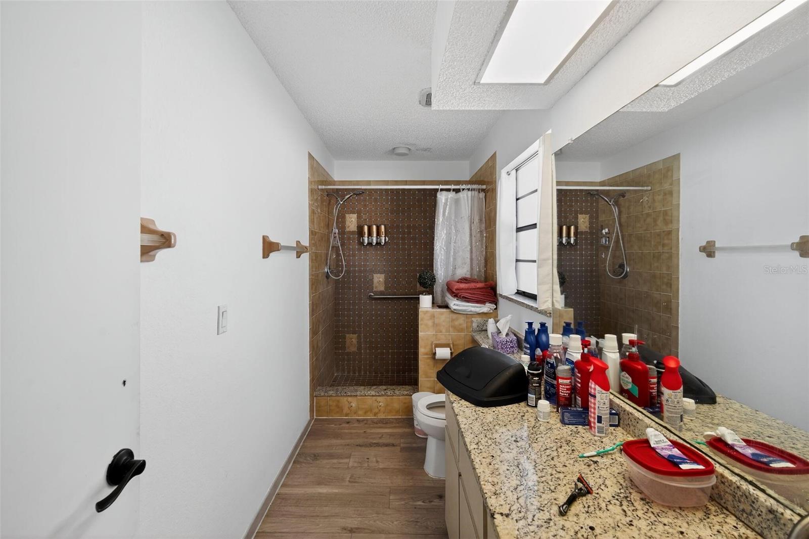 Listing photo id 20 for 7822 Holiday Drive