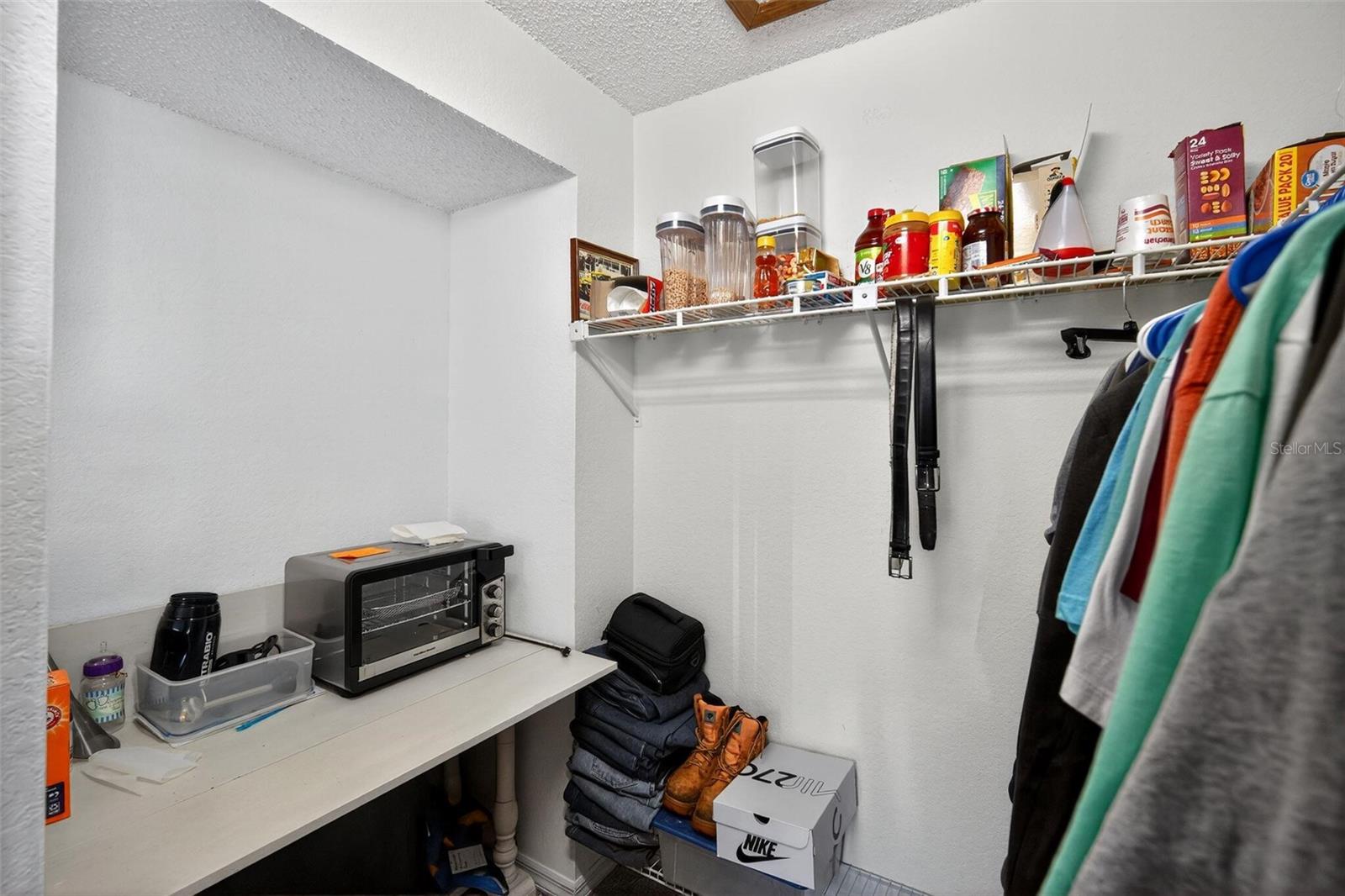 Listing photo id 24 for 7822 Holiday Drive