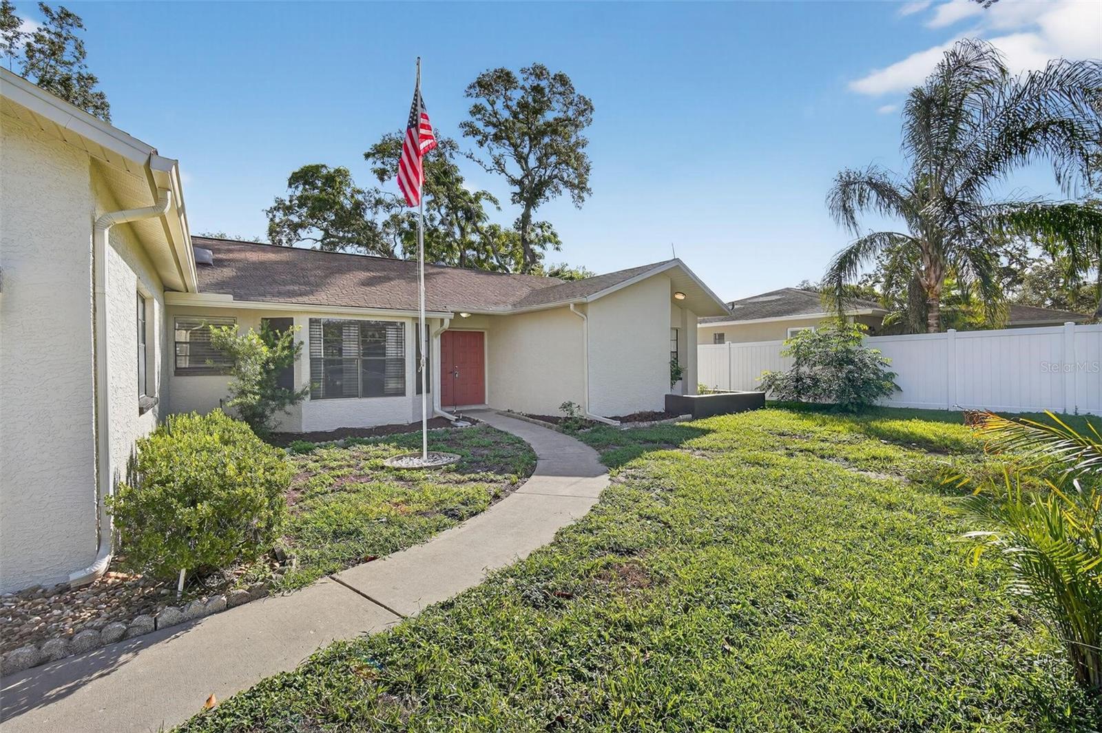 Listing photo id 26 for 7822 Holiday Drive