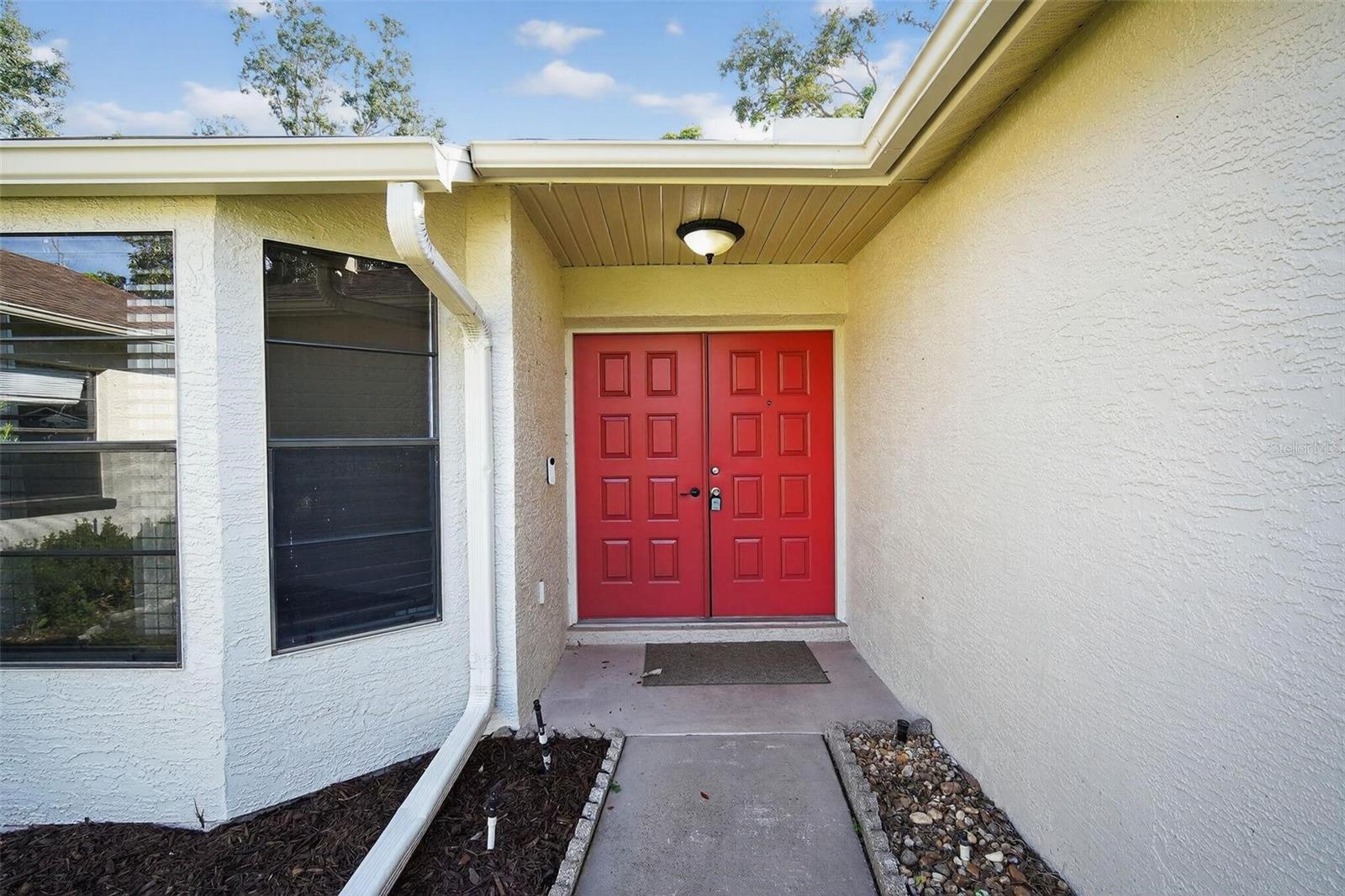Listing photo id 1 for 7822 Holiday Drive