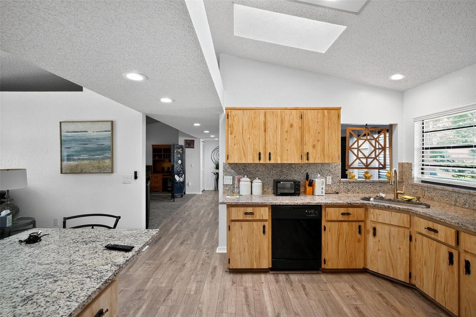 Listing photo id 2 for 7822 Holiday Drive