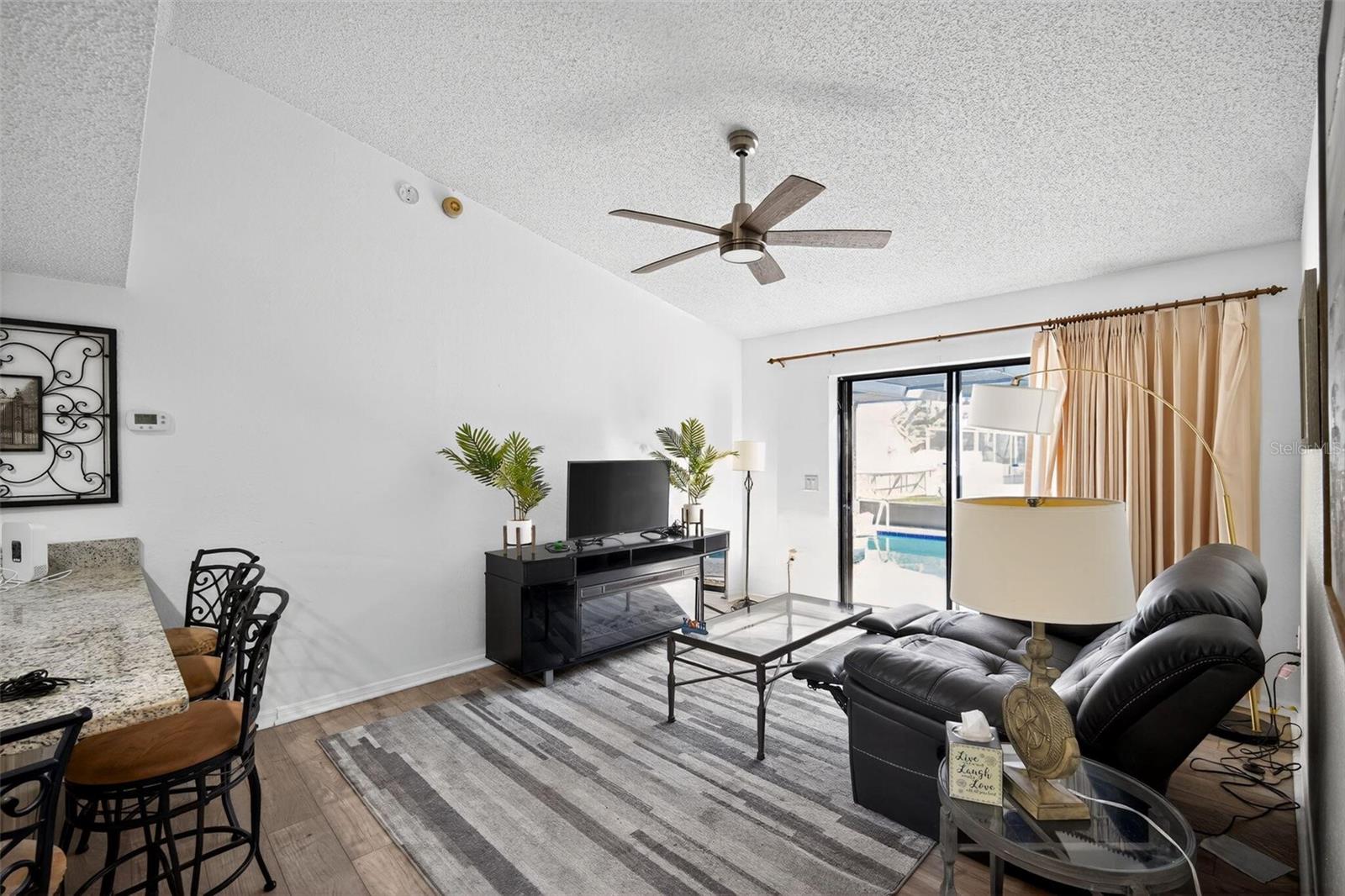 Listing photo id 6 for 7822 Holiday Drive