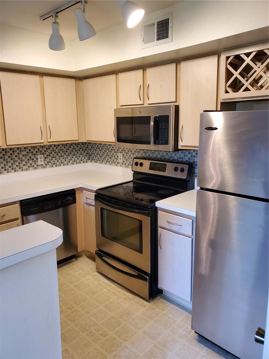 Image 9 of 25 For 7200 Westpointe Boulevard 1526