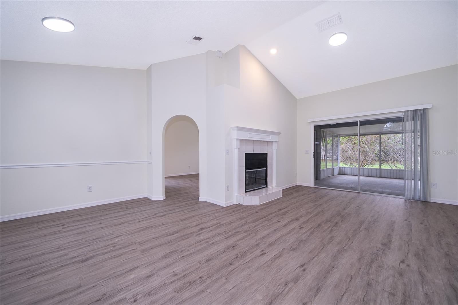 Image 10 of 33 For 2425 Rolling Broak Drive
