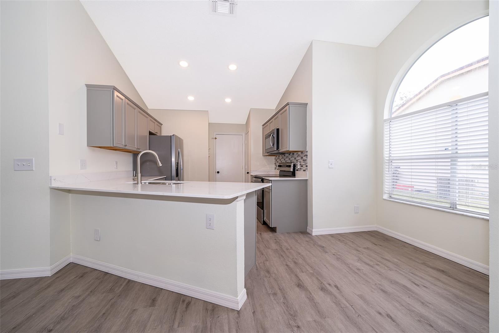 Image 11 of 33 For 2425 Rolling Broak Drive