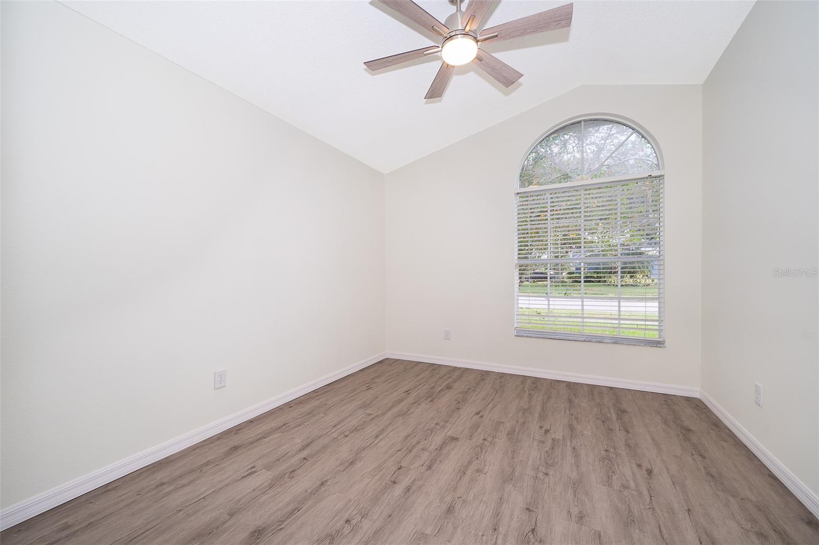 Image 20 of 33 For 2425 Rolling Broak Drive