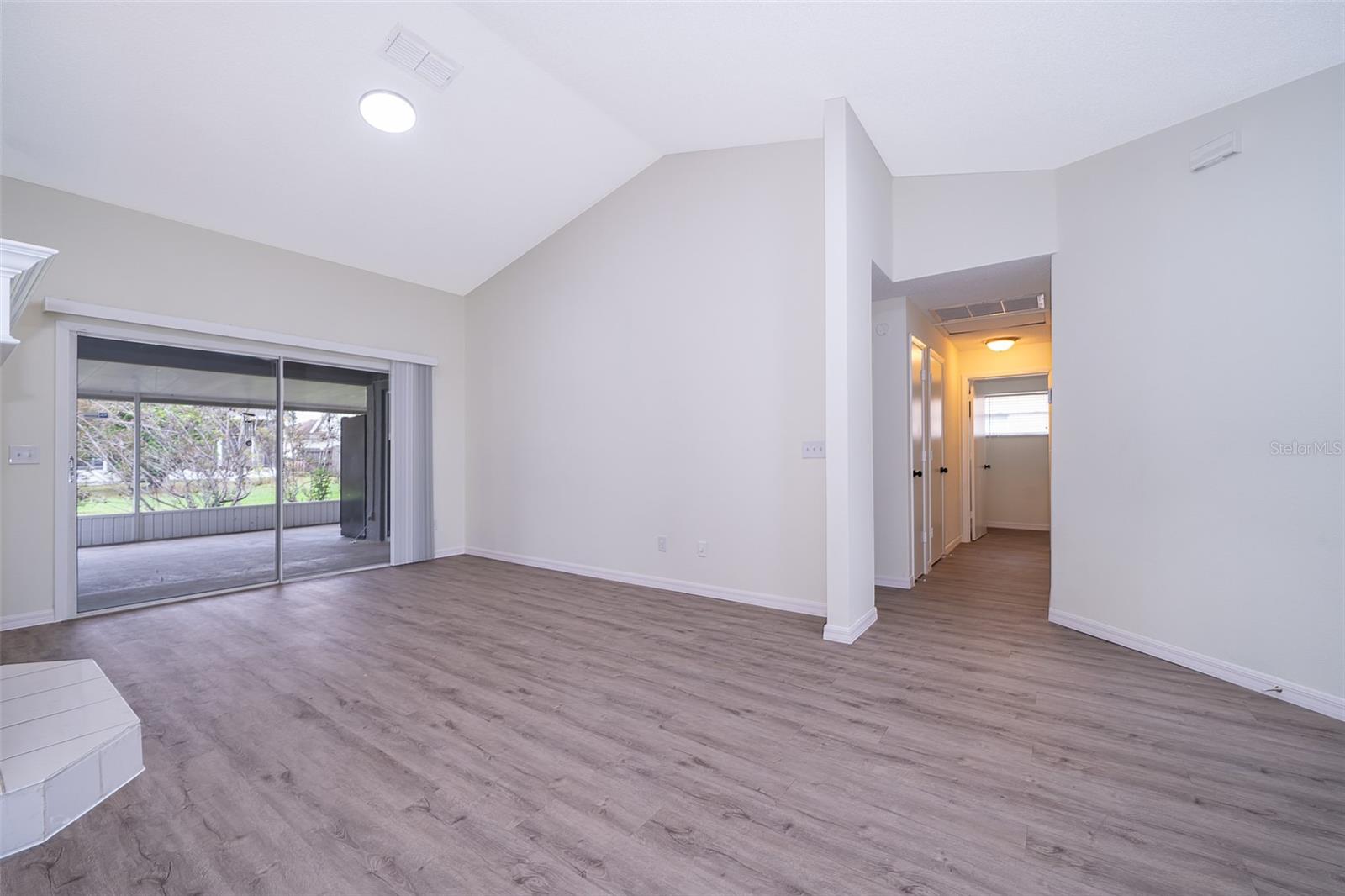 Image 3 of 33 For 2425 Rolling Broak Drive