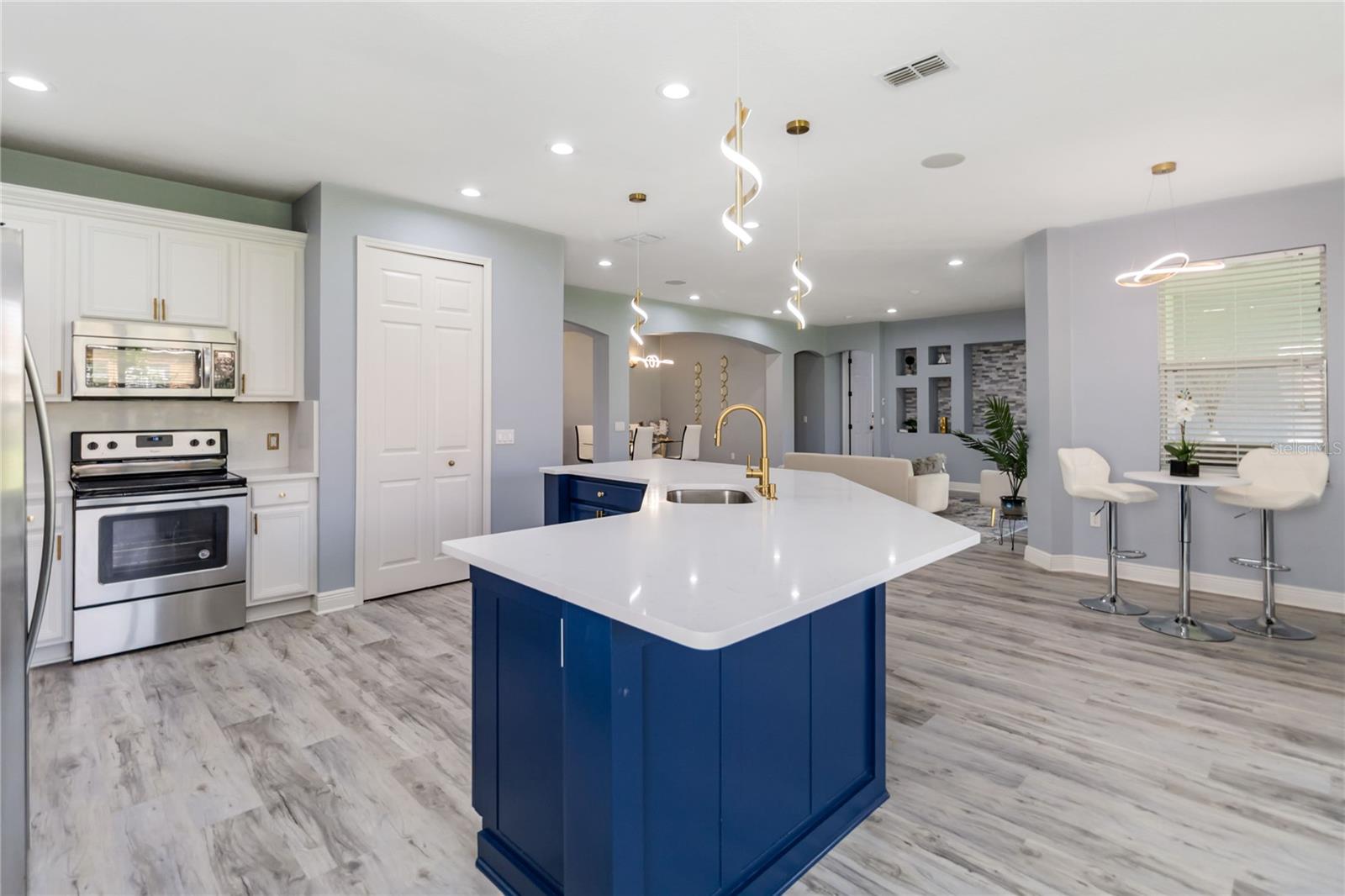 Image 16 of 56 For 3814 Golden Feather Way