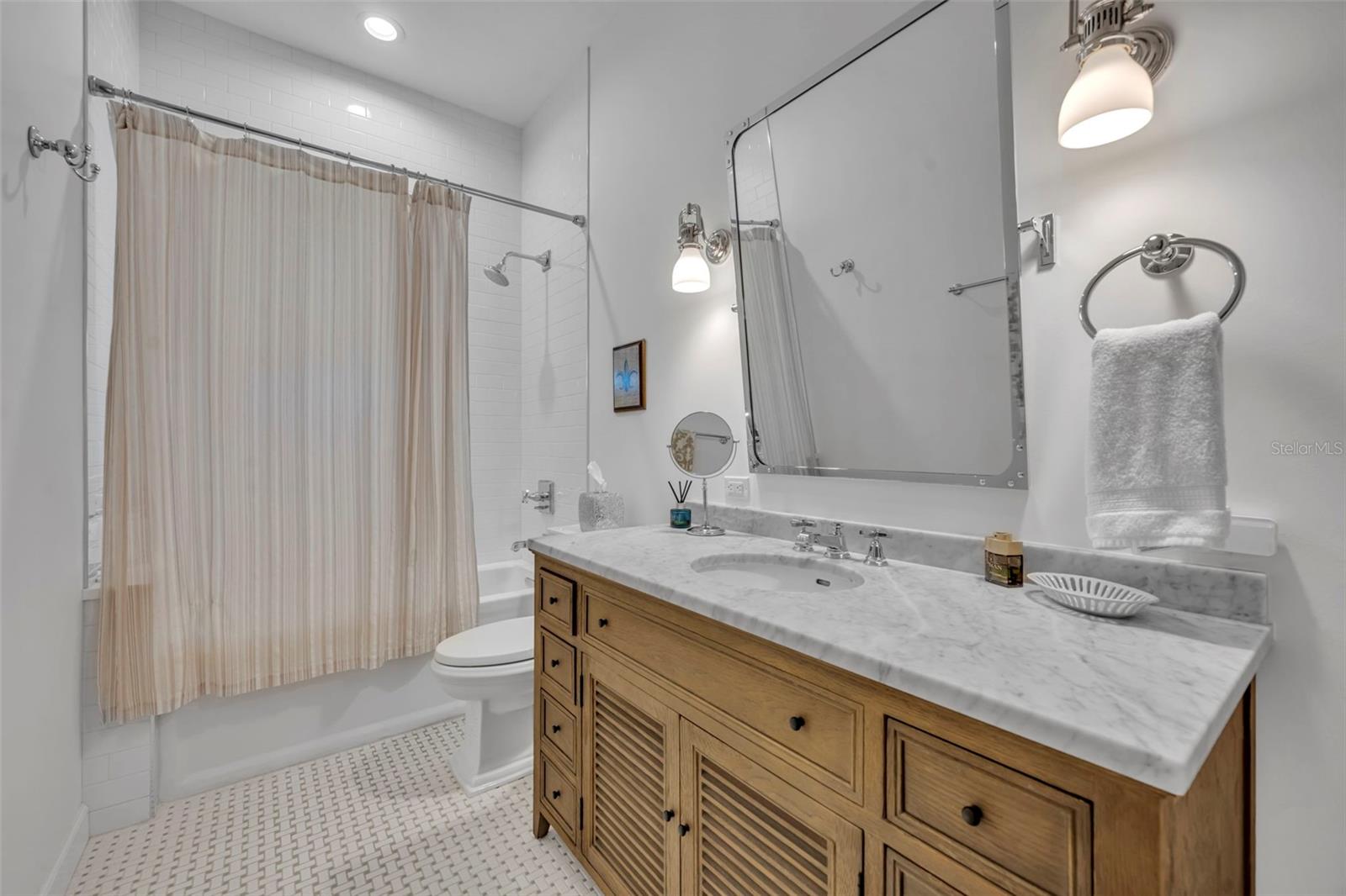 Image 20 of 43 For 1166 Oaks Boulevard
