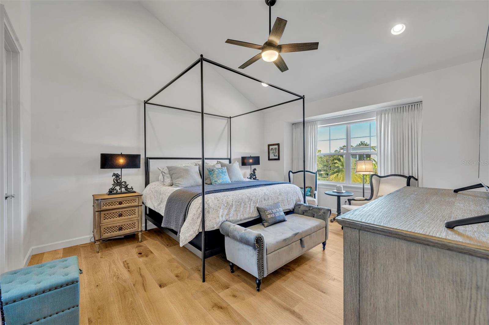 Image 26 of 43 For 1166 Oaks Boulevard