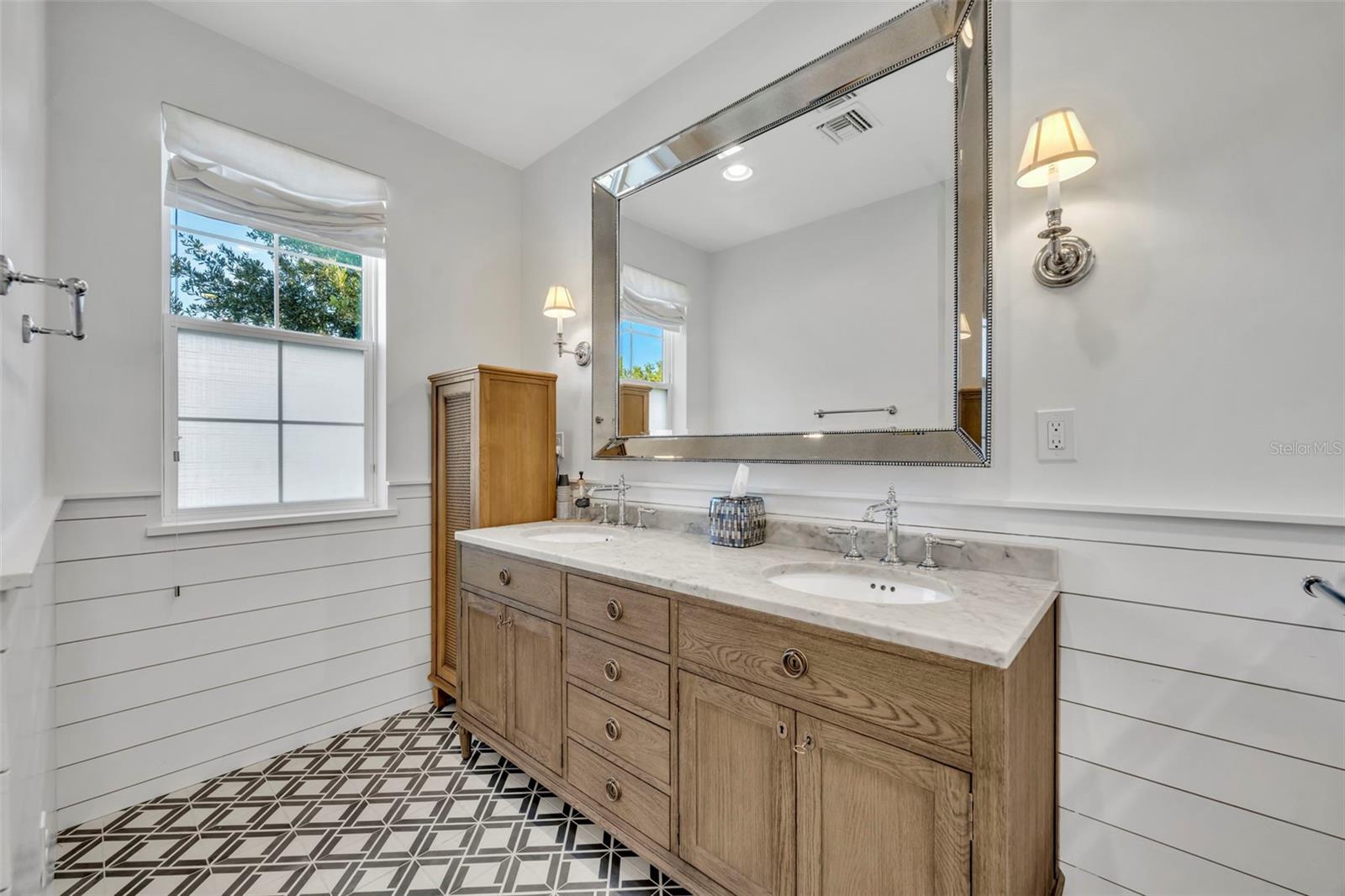 Image 28 of 43 For 1166 Oaks Boulevard