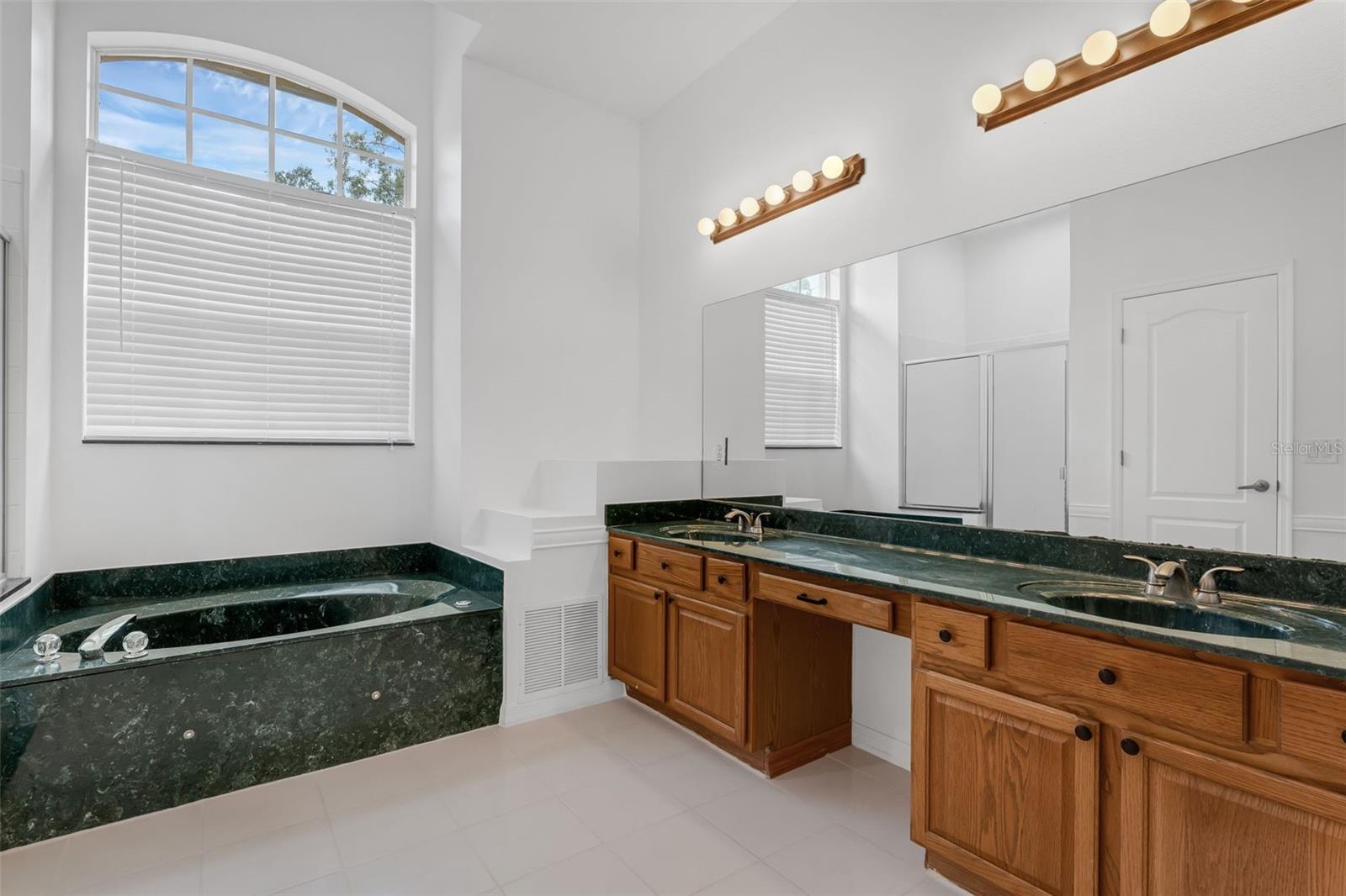 Image 21 of 60 For 802 Kingsbridge Drive