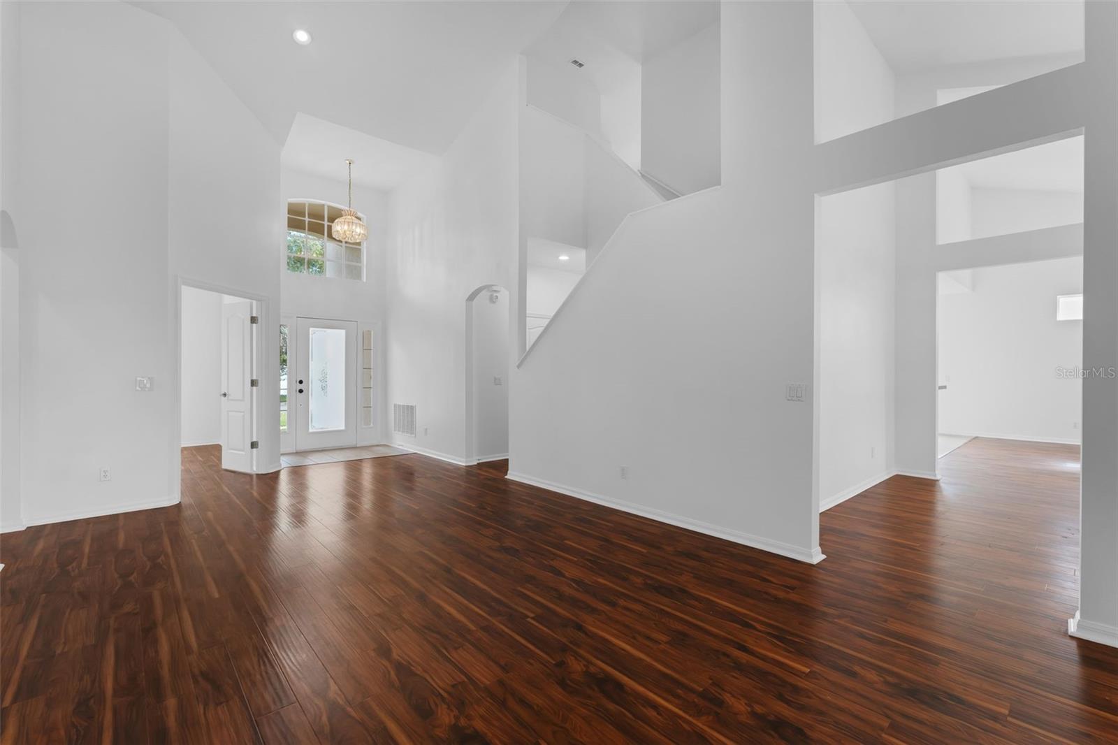 Image 5 of 60 For 802 Kingsbridge Drive