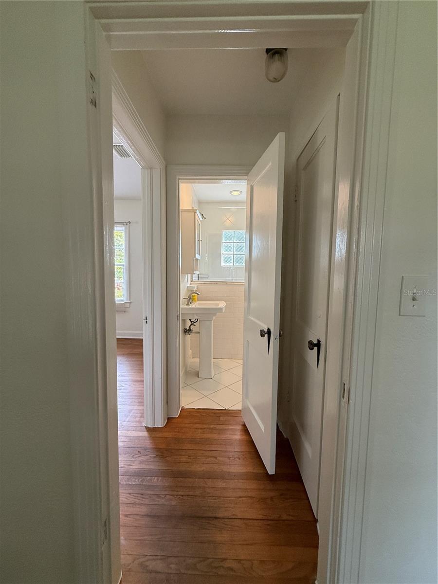 Image 18 of 28 For 601 Daniels Avenue