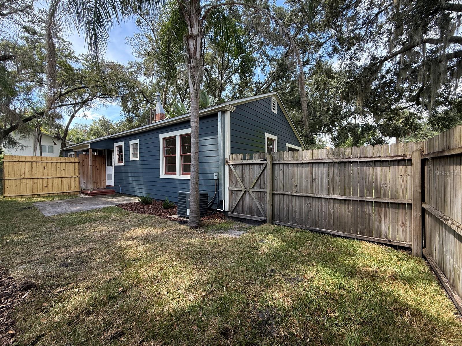 Image 3 of 28 For 601 Daniels Avenue