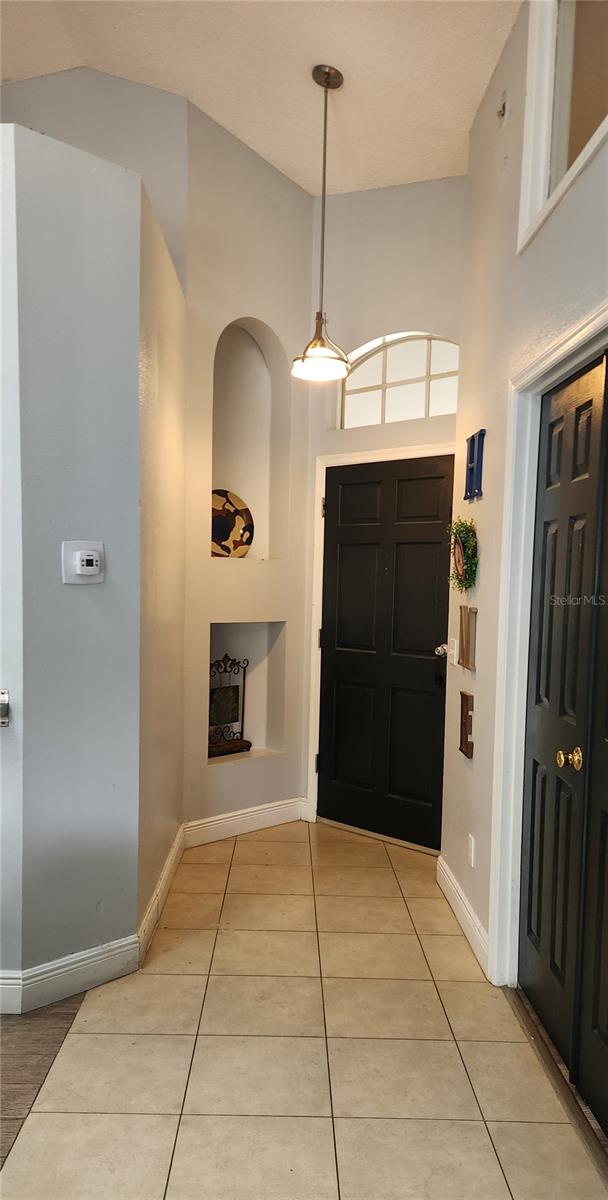 Image 6 of 19 For 1021 Royal Oaks Drive