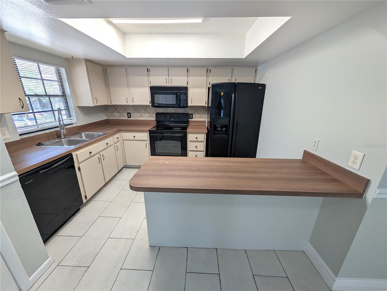 Image 3 of 19 For 4007 Ashford Green Place E203