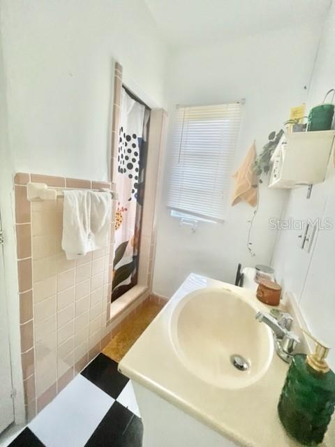 Image 21 of 26 For 907 Dowd Avenue
