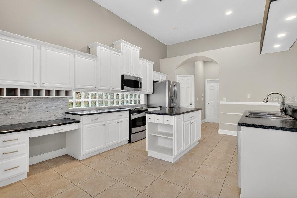 Image 15 of 41 For 213 Bluestone Place