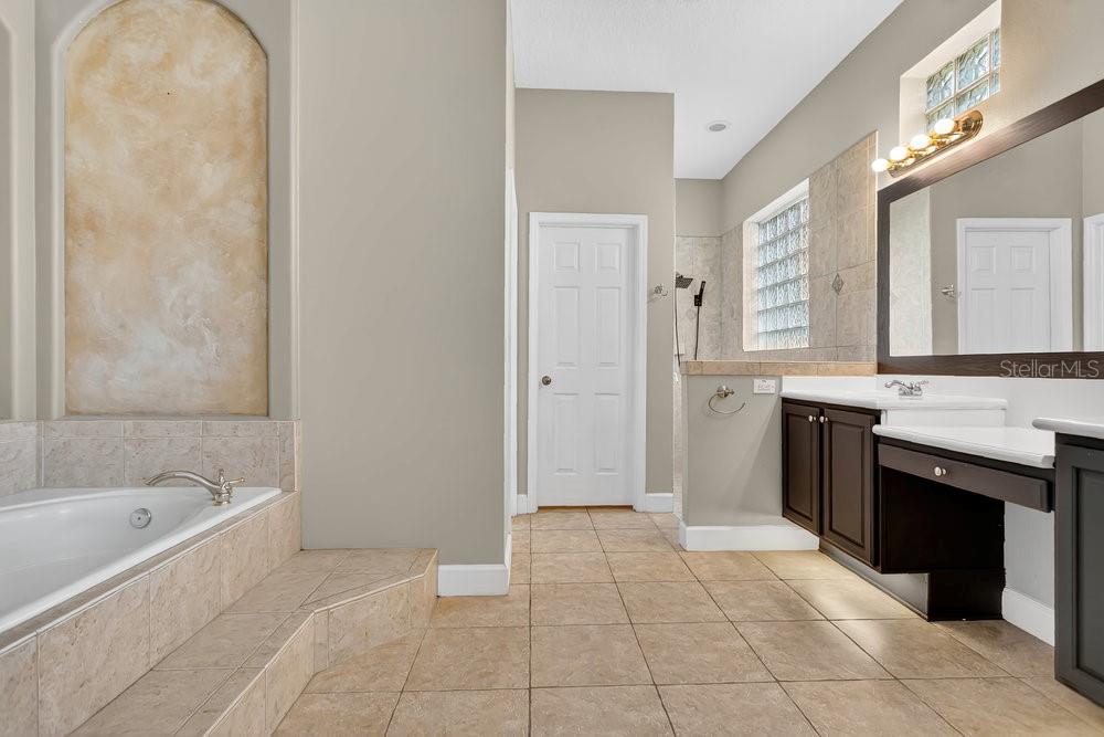 Image 18 of 41 For 213 Bluestone Place