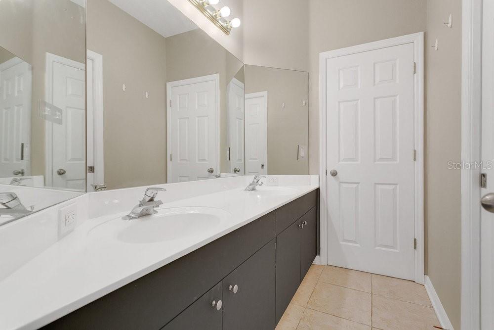 Image 20 of 41 For 213 Bluestone Place
