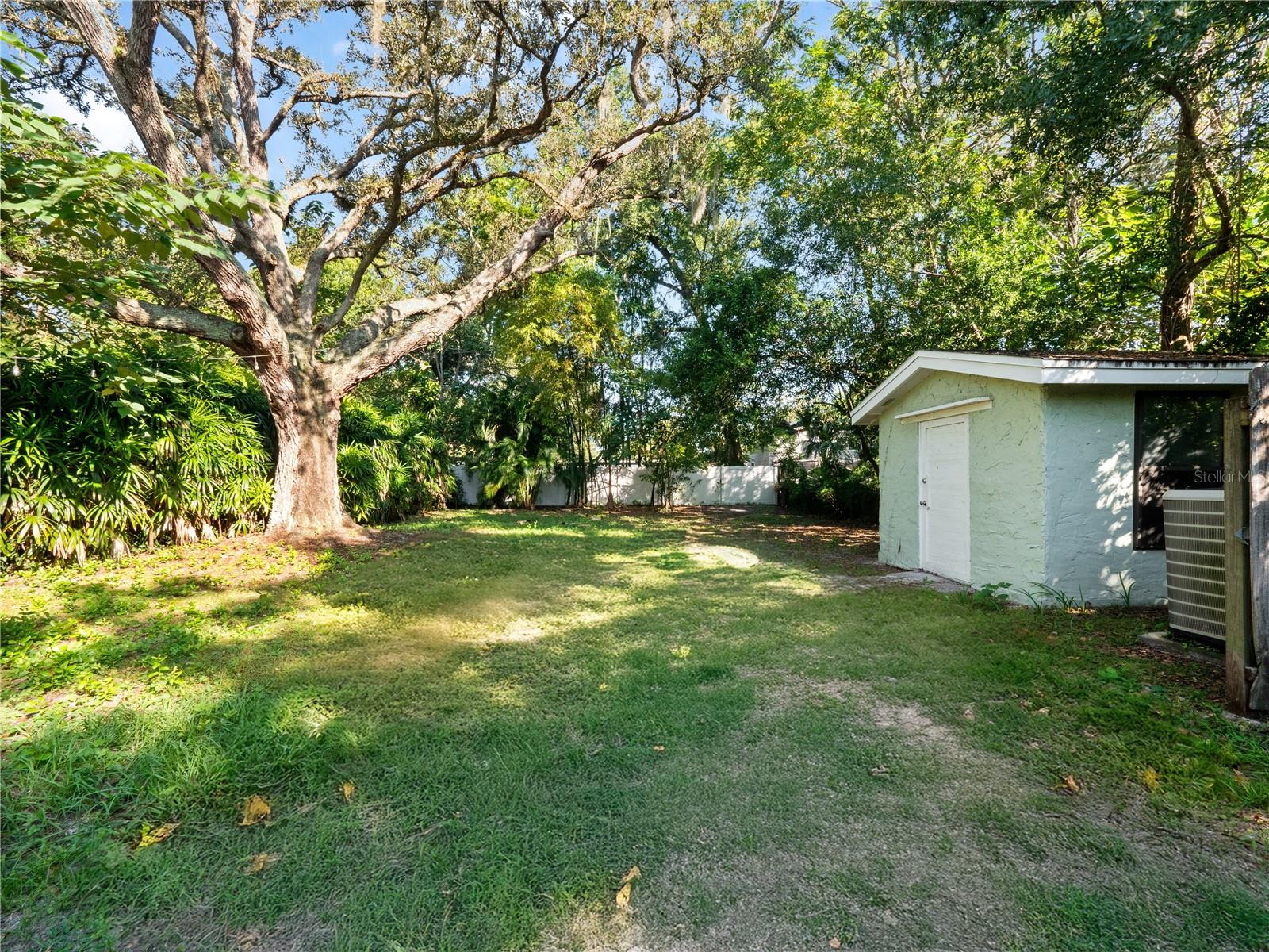 Image 21 of 26 For 1919 Azalea Avenue