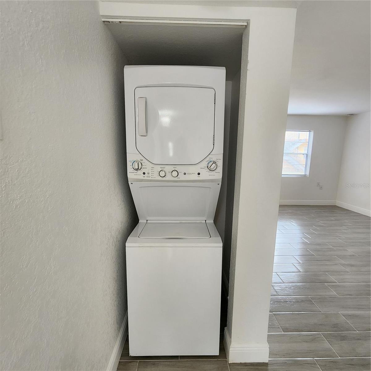 Image 10 of 32 For 711 Wyman Court 711