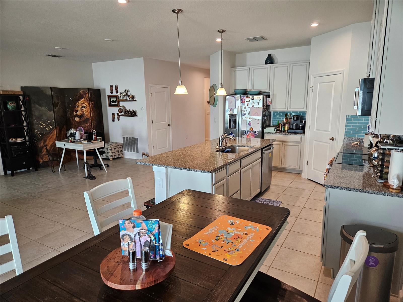 Image 8 of 41 For 692 Bloom Terrace