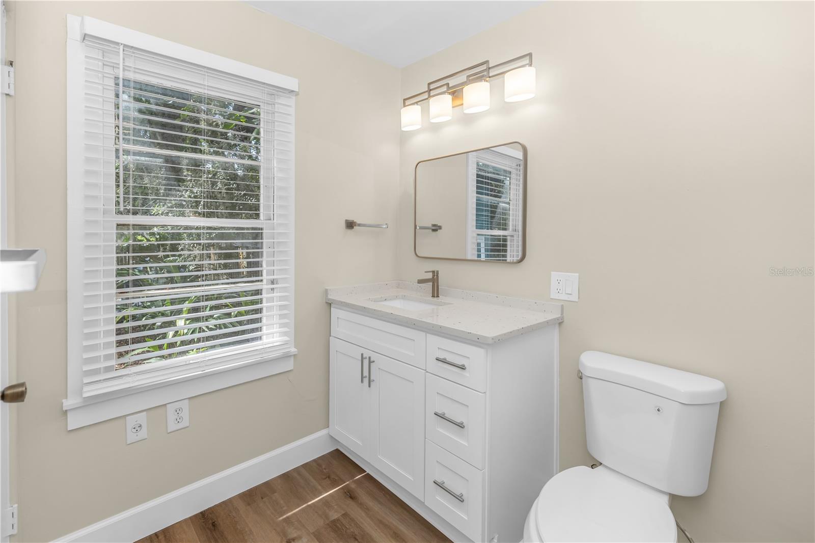 Image 16 of 32 For 812 Harwood Street