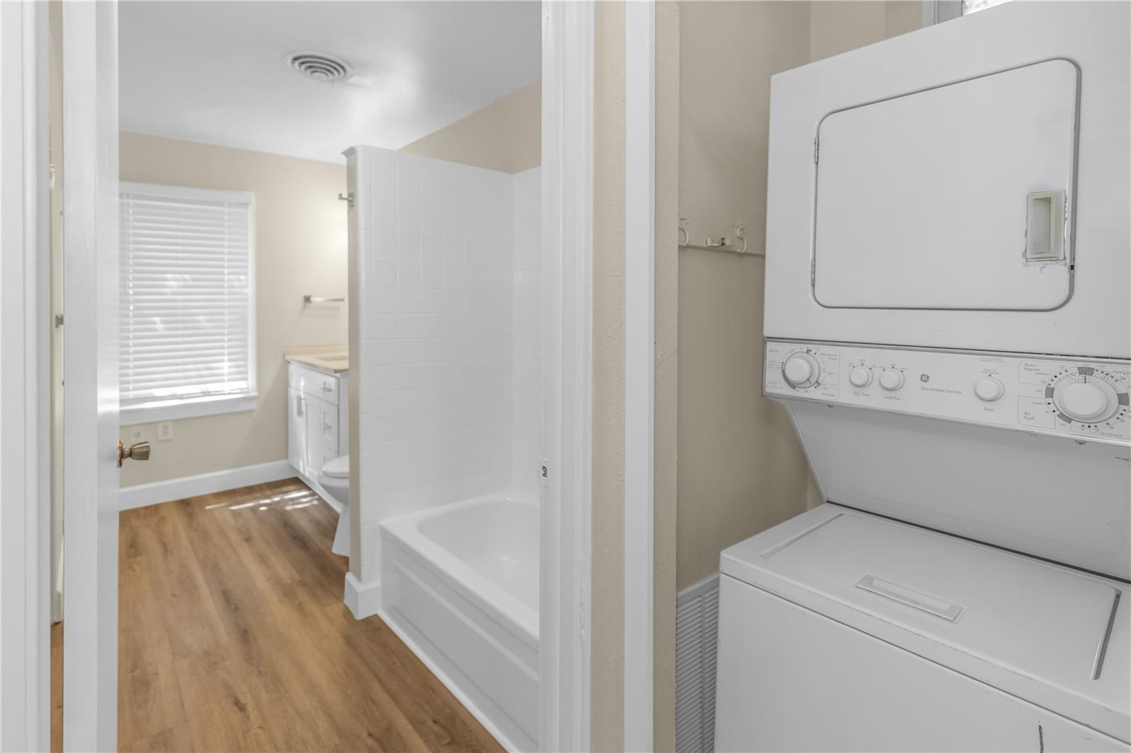 Image 35 of 43 For 812 Harwood Street