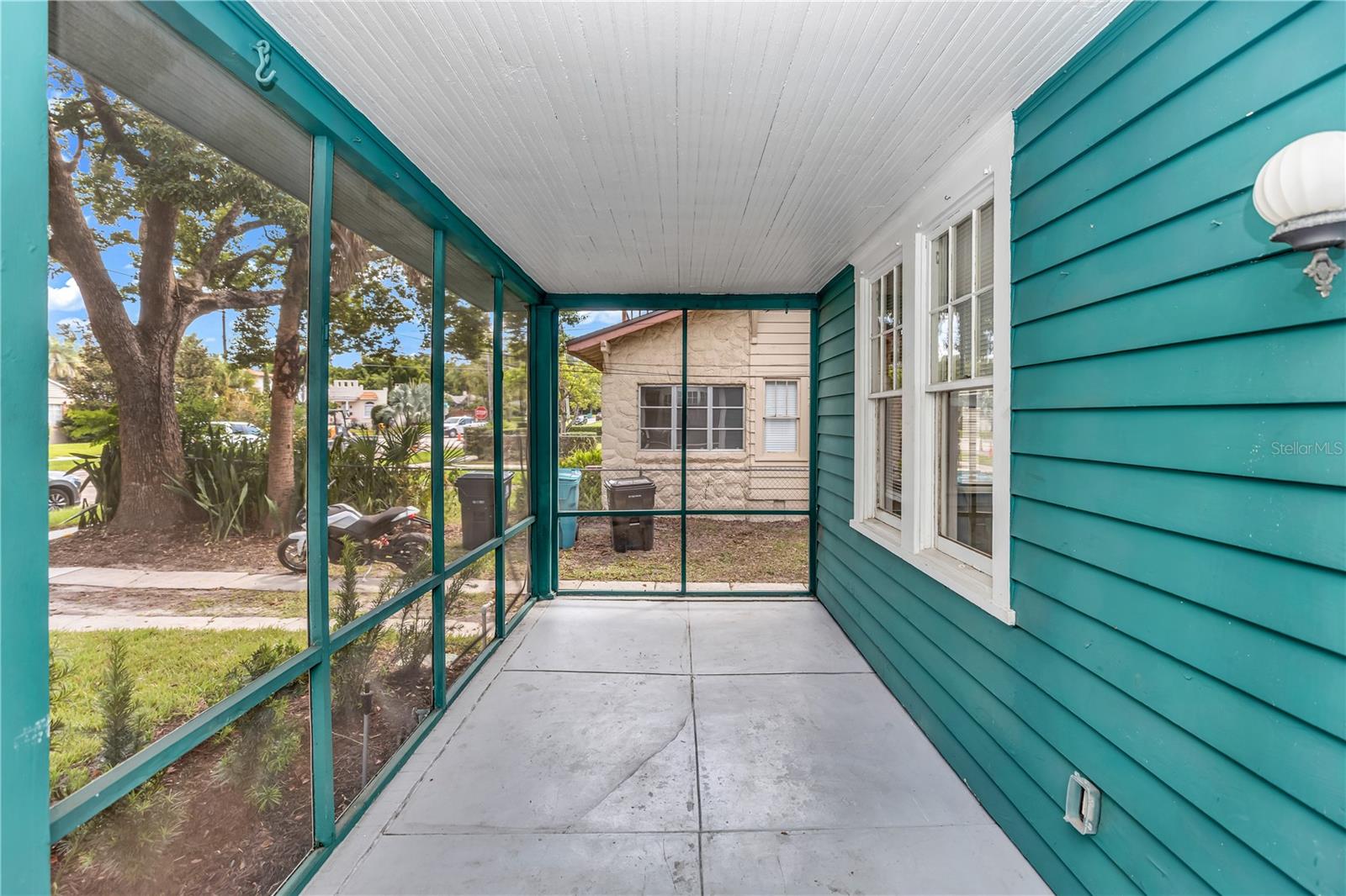 Image 4 of 32 For 812 Harwood Street