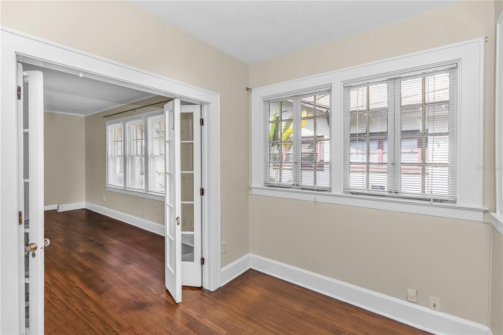 Image 8 of 32 For 812 Harwood Street