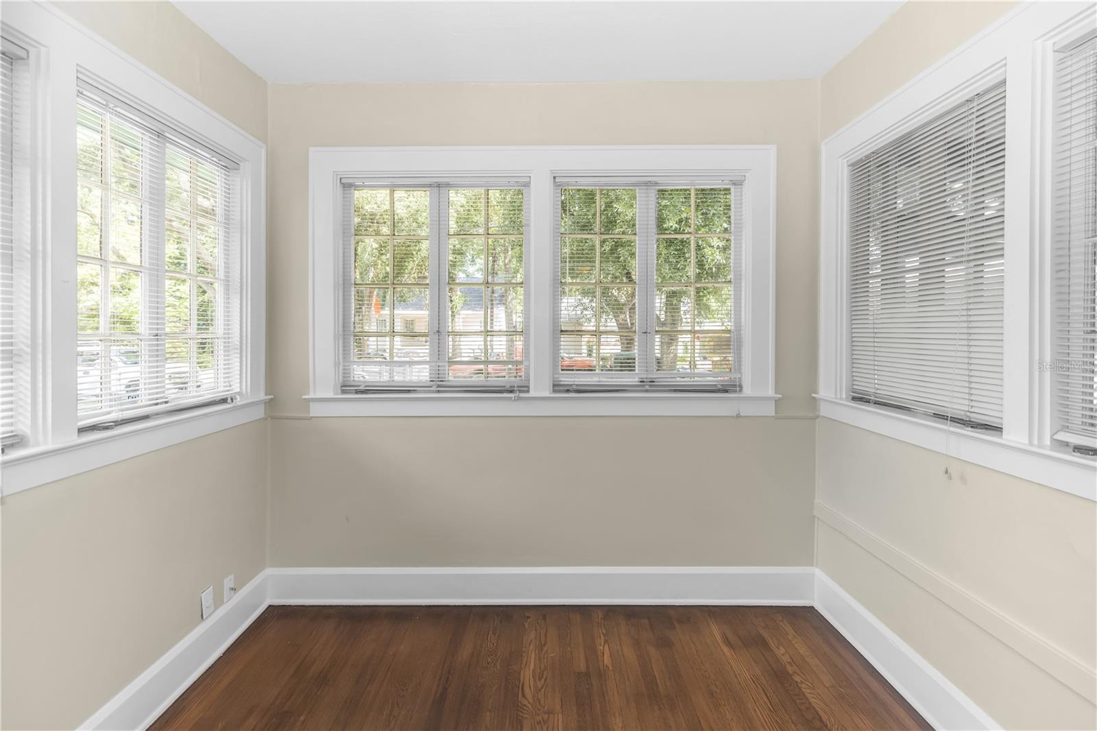 Image 9 of 32 For 812 Harwood Street